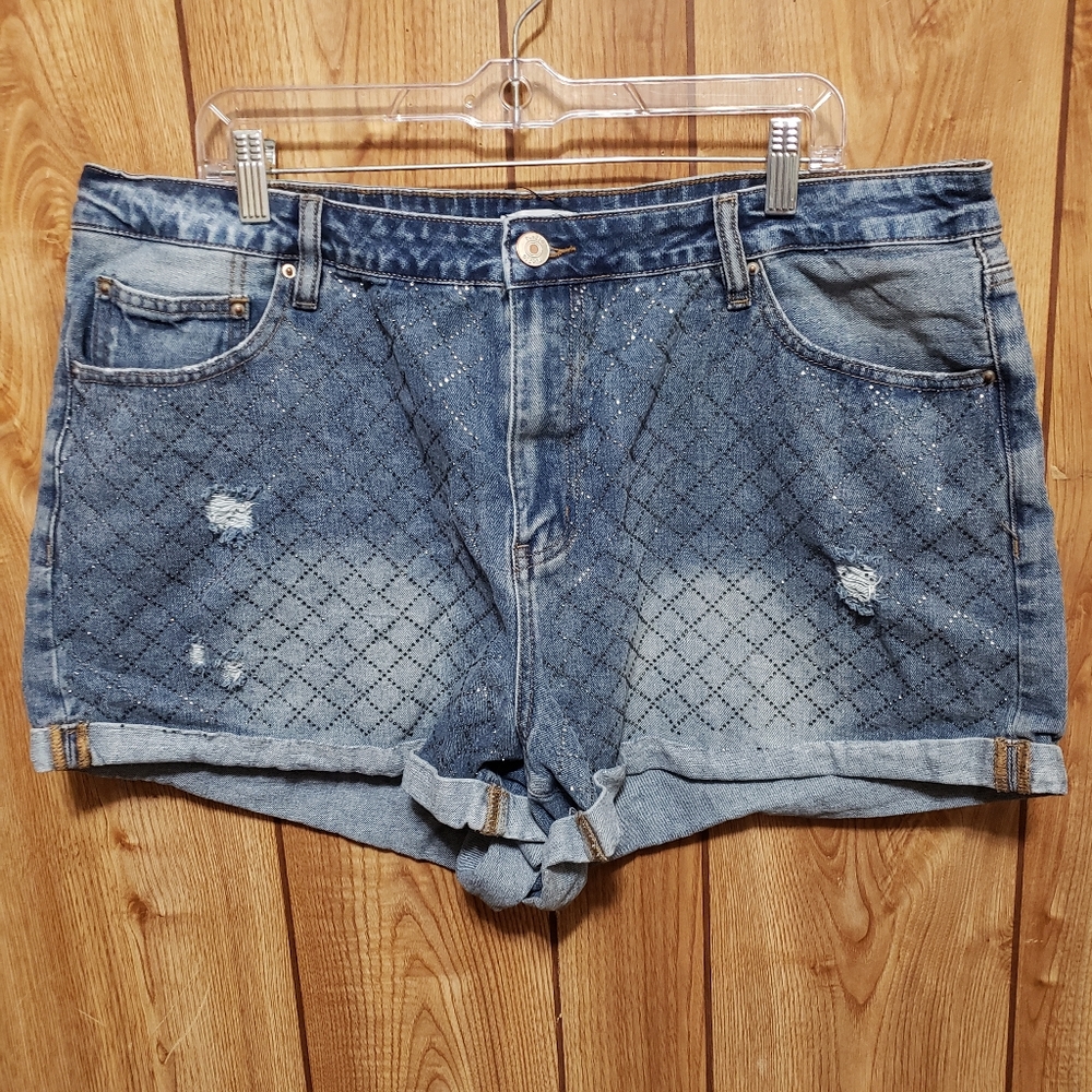 Rue + Shorts Size 20 Blue Denim With Rhinestone Lattice Pattern Cuffed Hem